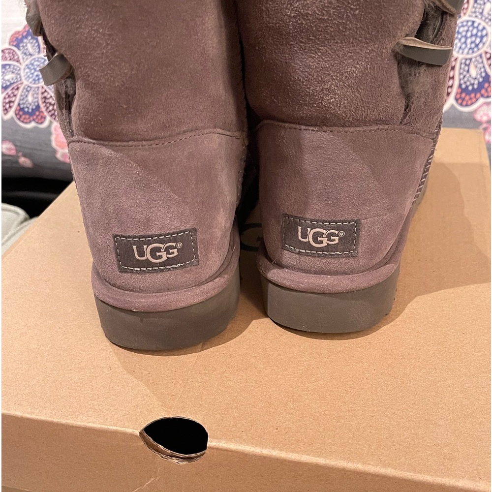 UGGS - Picture 6 of 7